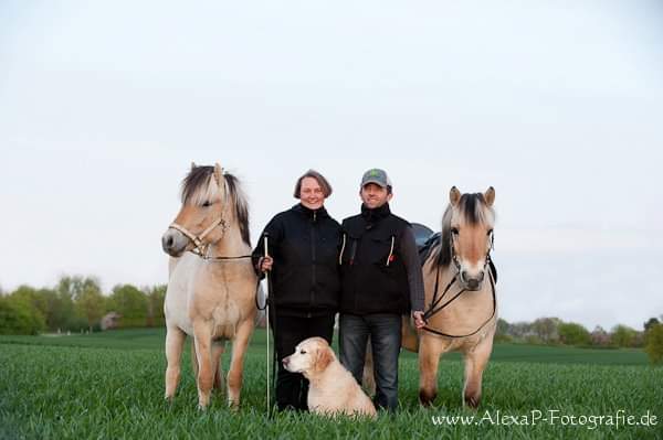 77-02-Bei uns im Dorf Foto.Alexandra Pfau 2012